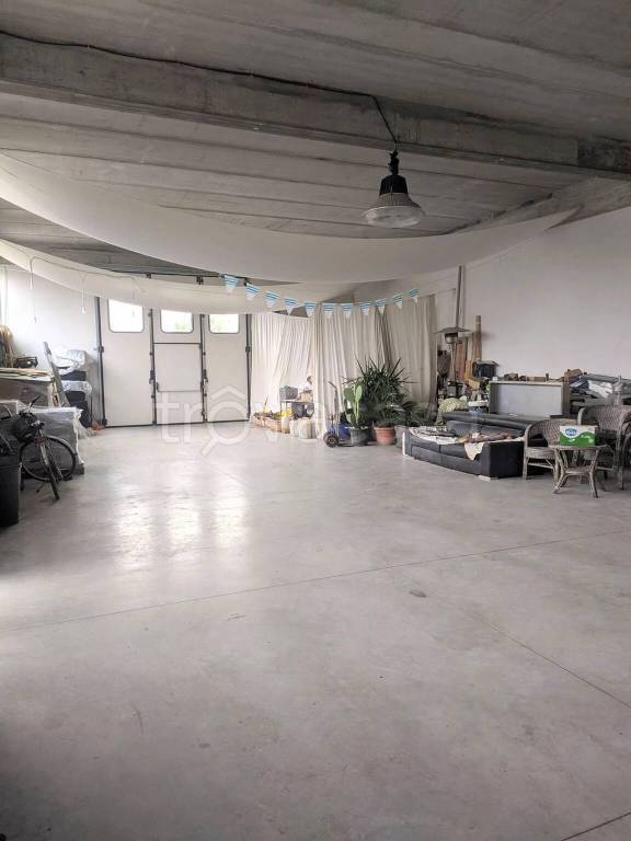 locale commerciale in vendita a Quarrata in zona Vignole