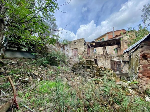 pentavano in vendita a Quarrata in zona Forrottoli