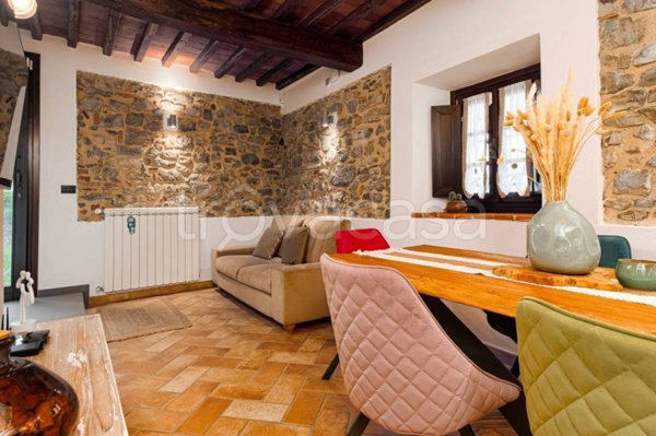 casa indipendente in vendita a Quarrata in zona Buriano