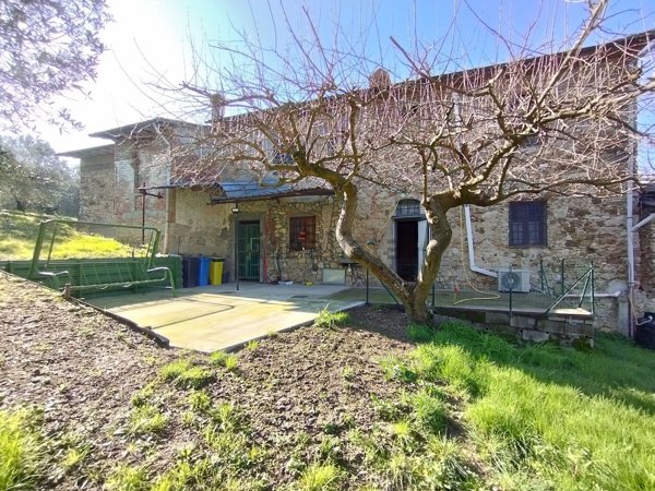 casa indipendente in vendita a Quarrata