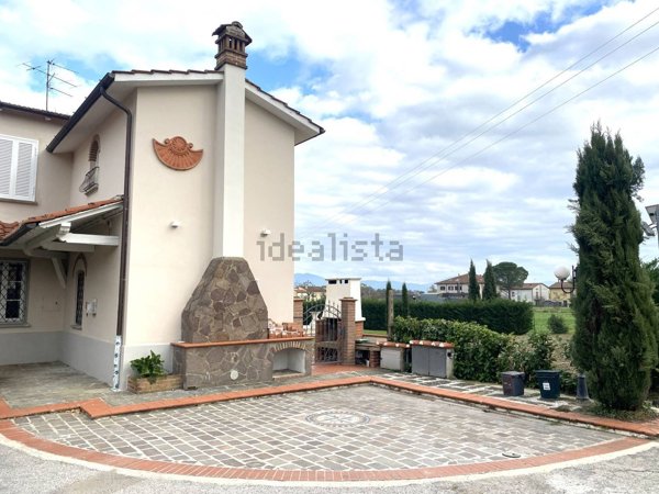 casa indipendente in vendita a Quarrata