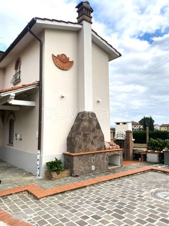 casa indipendente in vendita a Quarrata