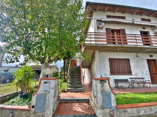 casa indipendente in vendita a Quarrata in zona Ferruccia