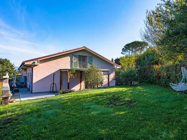 casa indipendente in vendita a Quarrata