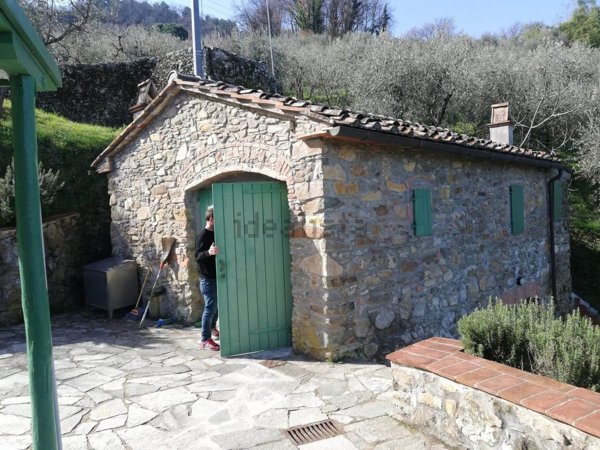 casa indipendente in vendita a Quarrata in zona Lucciano