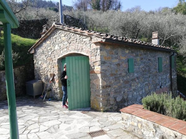 casa indipendente in vendita a Quarrata in zona Lucciano