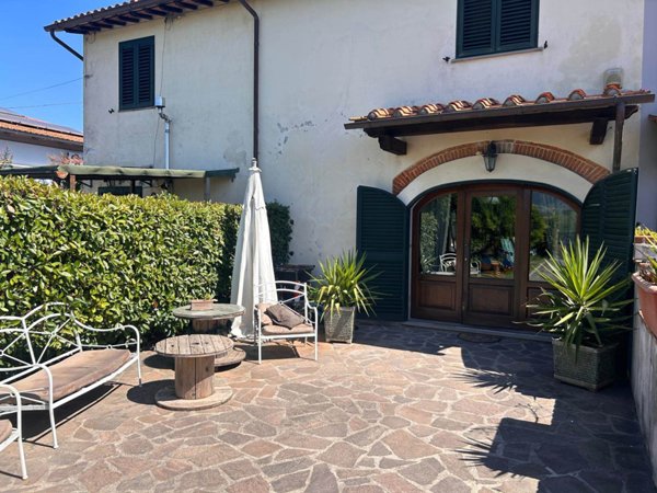 casa indipendente in vendita a Quarrata in zona Olmi