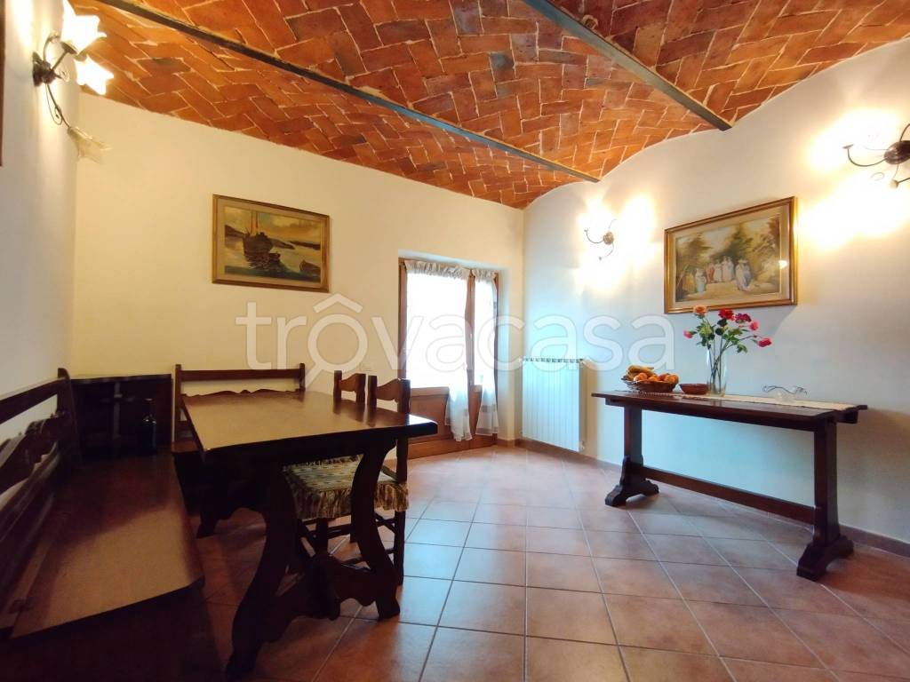 casa indipendente in vendita a Quarrata in zona Valenzatico