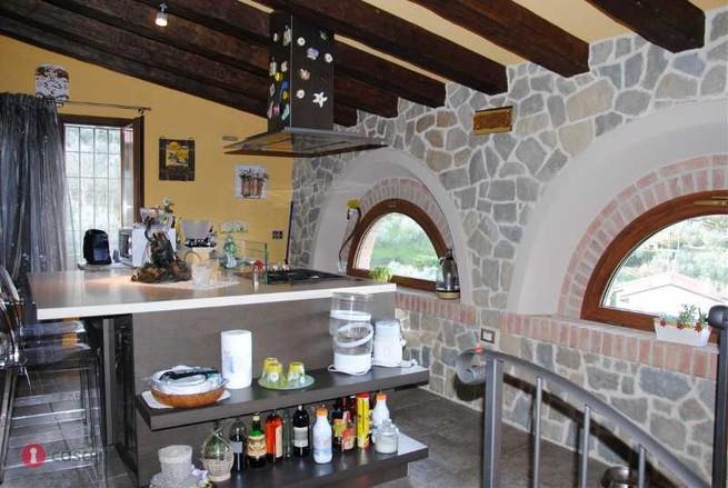 casa indipendente in vendita a Quarrata in zona Lucciano