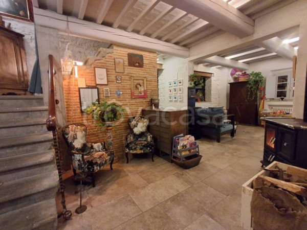 casa indipendente in vendita a Quarrata in zona Tizzana