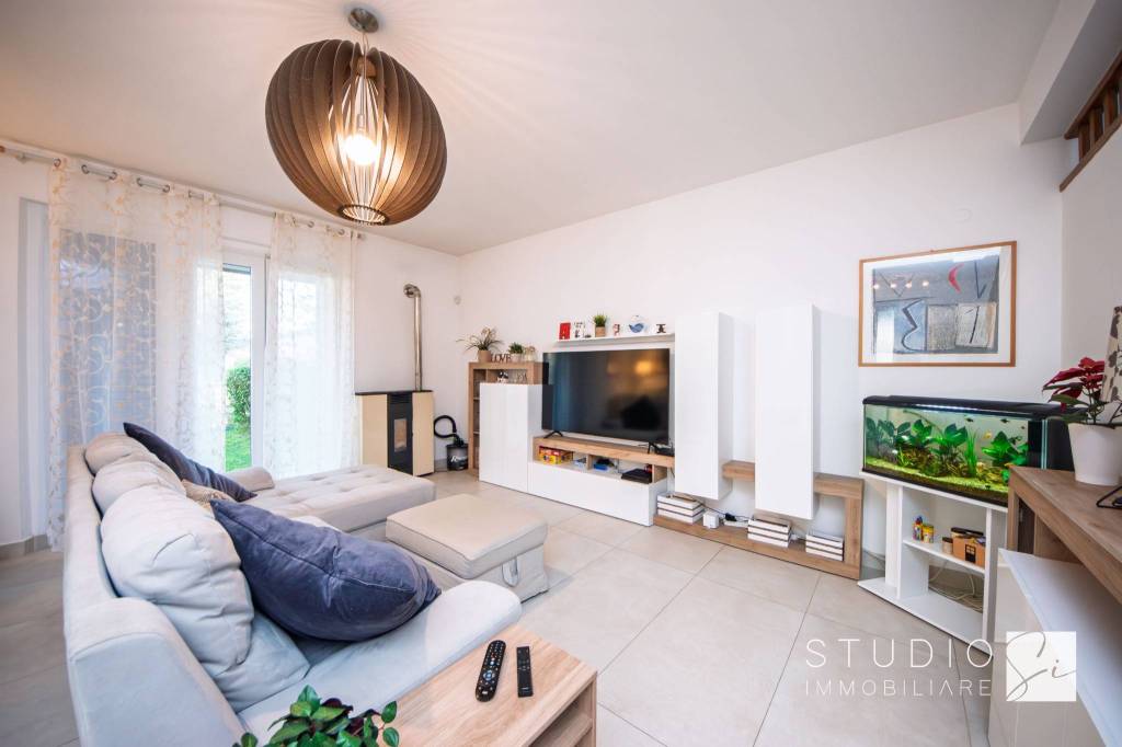 casa indipendente in vendita a Quarrata in zona Ferruccia