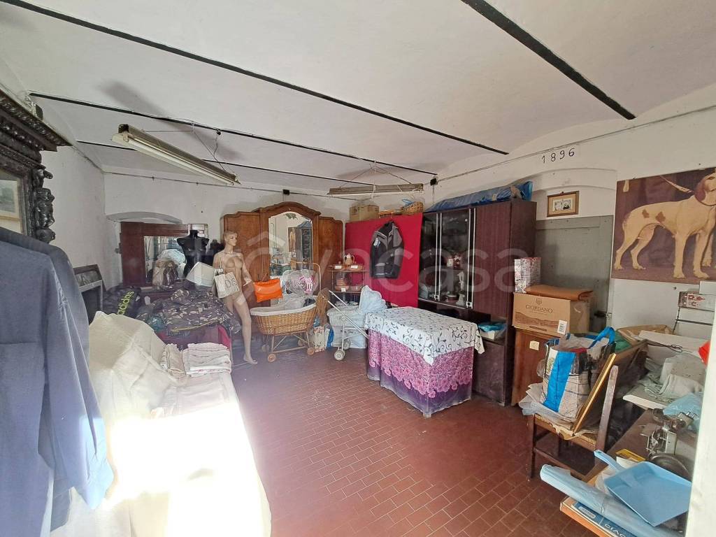 casa indipendente in vendita a Quarrata in zona Catena