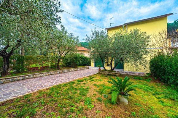 casa indipendente in vendita a Quarrata in zona Montemagno