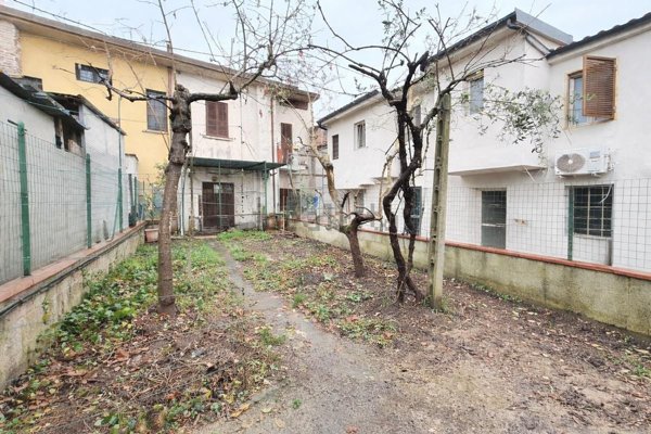 casa indipendente in vendita a Quarrata in zona Catena