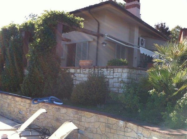 casa indipendente in vendita a Quarrata