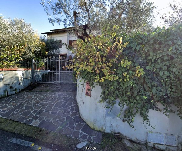 casa indipendente in vendita a Quarrata in zona Tizzana