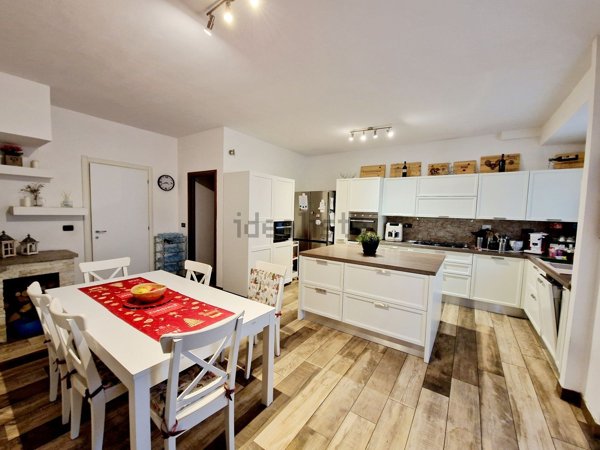 casa indipendente in vendita a Quarrata