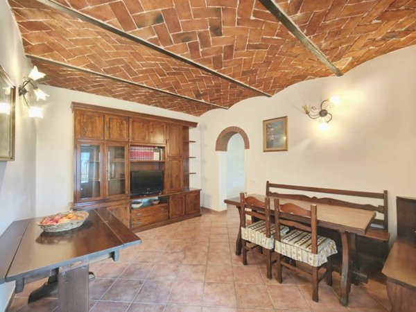 casa indipendente in vendita a Quarrata in zona Valenzatico
