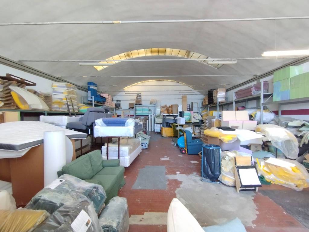 locale commerciale in vendita a Quarrata