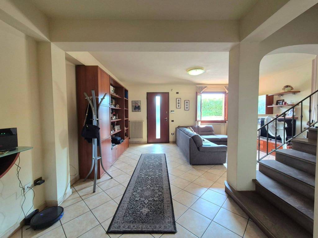 casa indipendente in vendita a Quarrata in zona Catena