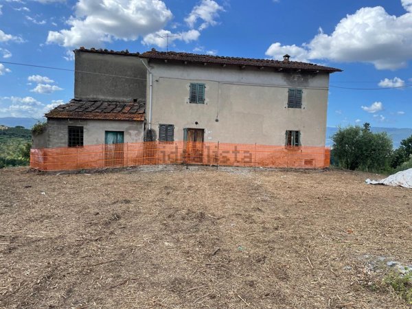 casa indipendente in vendita a Quarrata