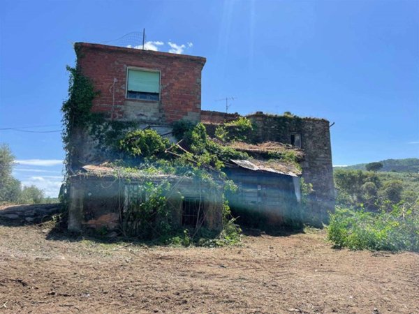 casa indipendente in vendita a Quarrata in zona Lucciano