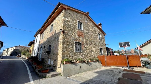 casa indipendente in vendita a Quarrata in zona Tizzana