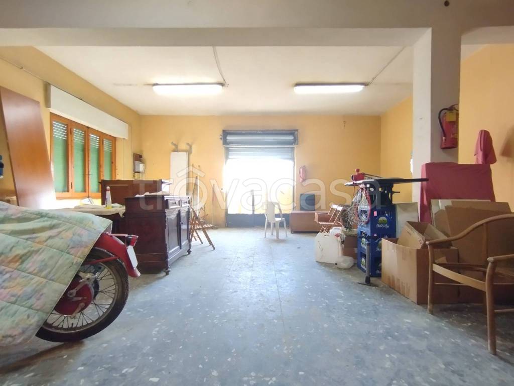 negozio in vendita a Quarrata in zona Montemagno