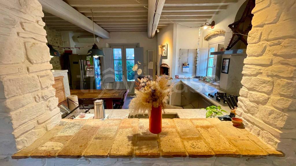 casa indipendente in vendita a Quarrata in zona Tizzana