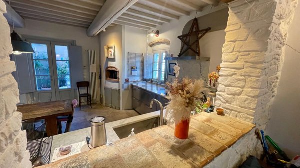 casa indipendente in vendita a Quarrata in zona Tizzana