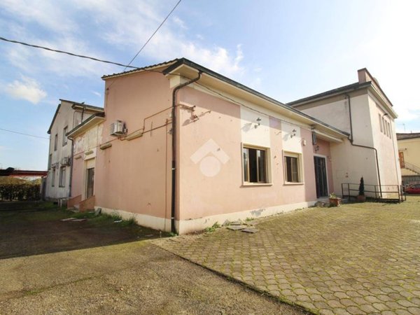 negozio in vendita a Quarrata in zona Catena