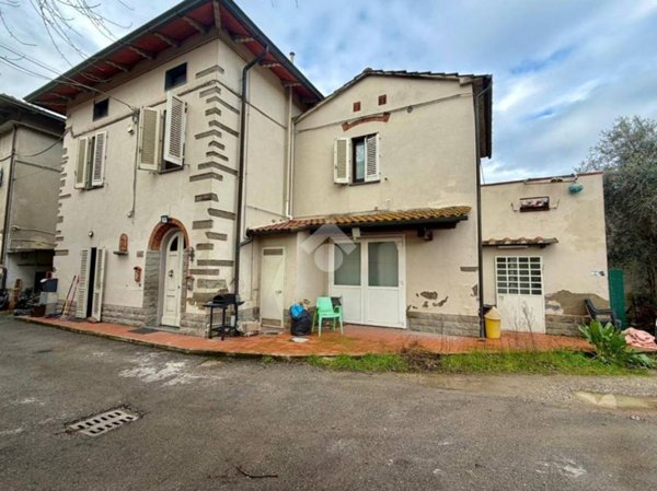 casa indipendente in vendita a Quarrata in zona Caserana