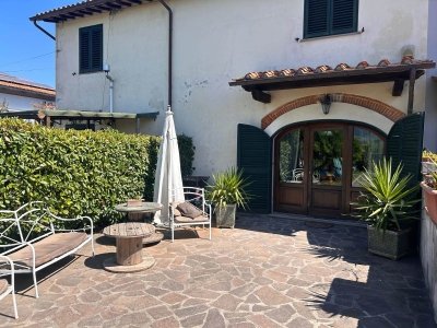 casa indipendente in vendita a Quarrata in zona Olmi