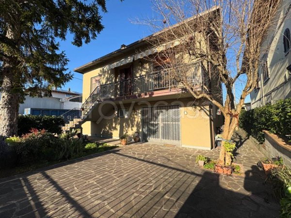 casa indipendente in vendita a Quarrata