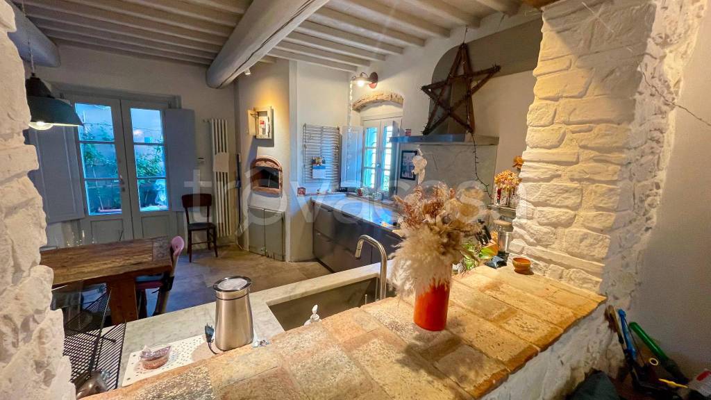 casa indipendente in vendita a Quarrata in zona Tizzana