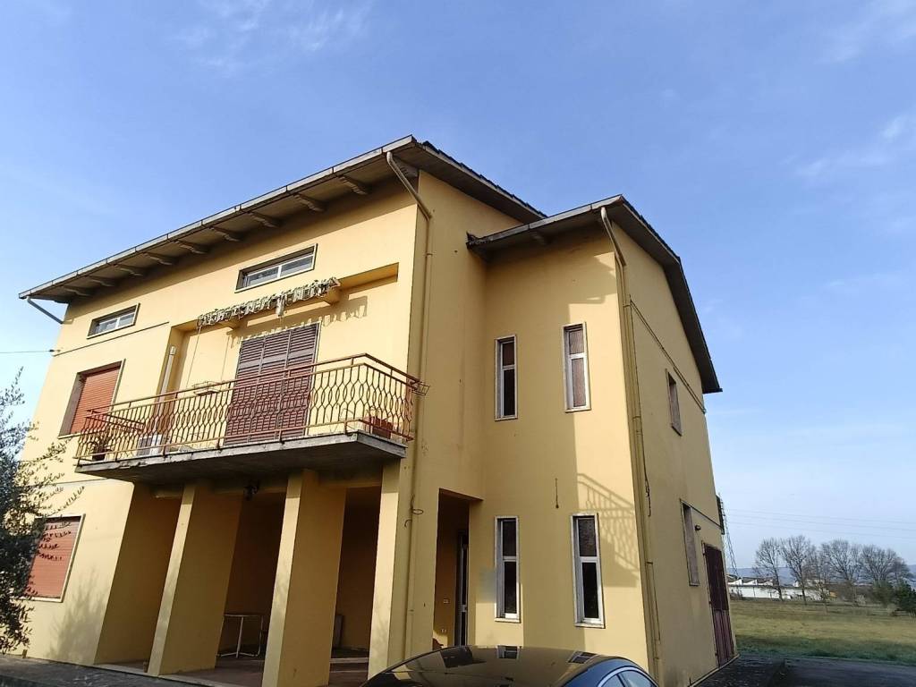 casa indipendente in vendita a Quarrata in zona Vignole