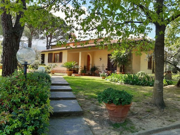 casa indipendente in vendita a Quarrata