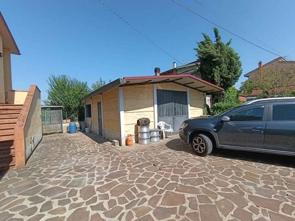 negozio in vendita a Quarrata in zona Olmi