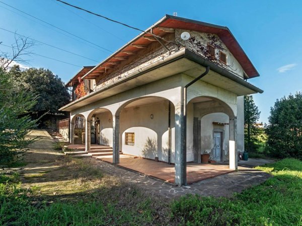 casa indipendente in vendita a Quarrata in zona Tizzana