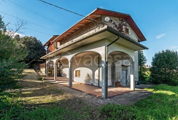 casa indipendente in vendita a Quarrata in zona Tizzana
