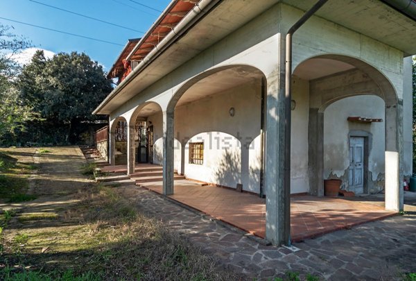 casa indipendente in vendita a Quarrata in zona Tizzana