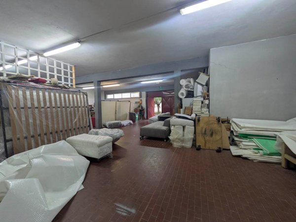 ufficio in vendita a Quarrata in zona Olmi