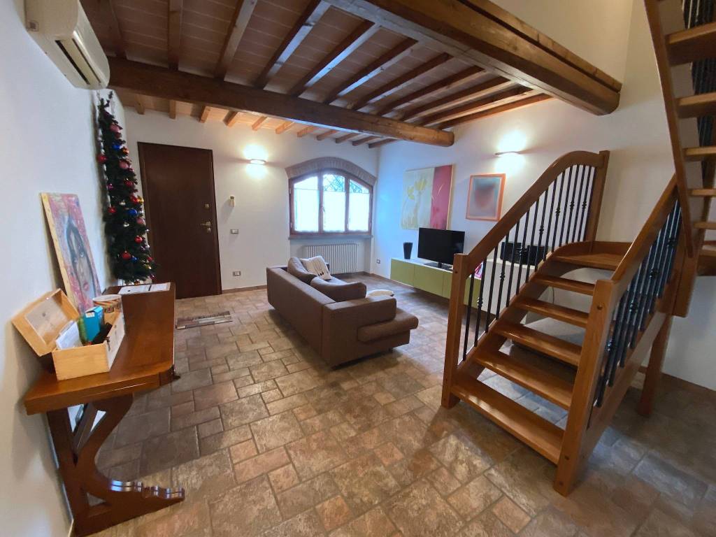 casa indipendente in vendita a Quarrata in zona Caserana