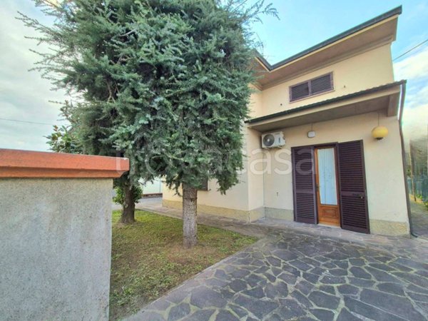 casa indipendente in vendita a Quarrata in zona Ferruccia