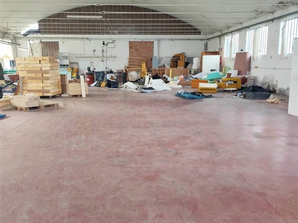 locale commerciale in vendita a Quarrata in zona Casini