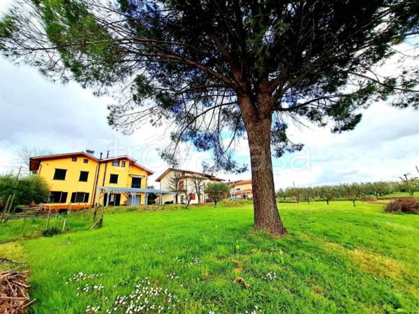 casa indipendente in vendita a Quarrata in zona Valenzatico