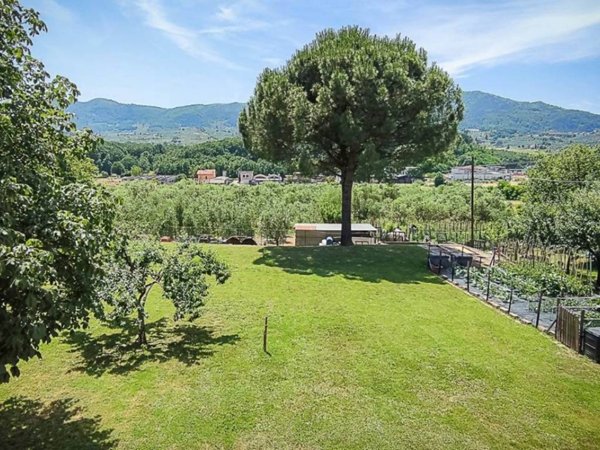 casa indipendente in vendita a Quarrata in zona Valenzatico