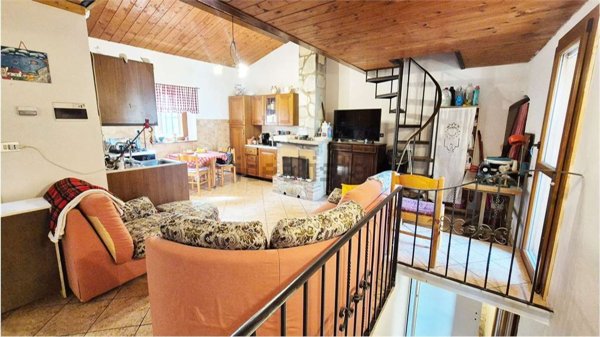 casa indipendente in vendita a Quarrata in zona Olmi