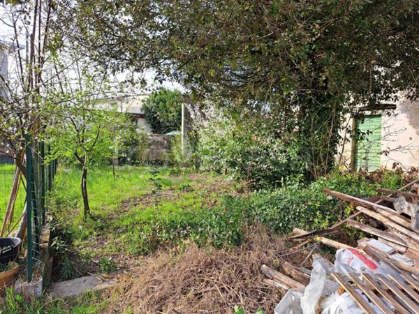 appartamento in vendita a Quarrata in zona Valenzatico