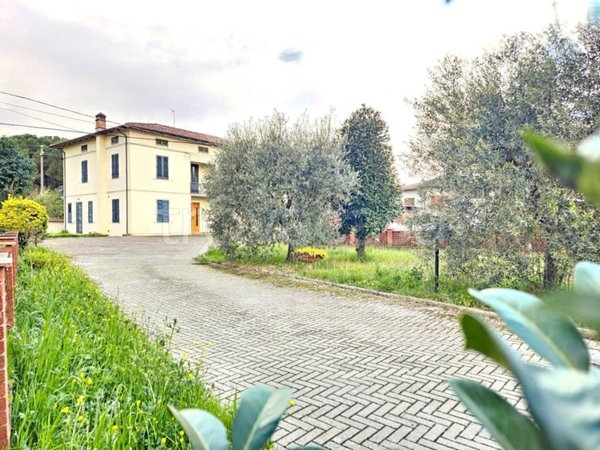 casa indipendente in vendita a Quarrata in zona Catena